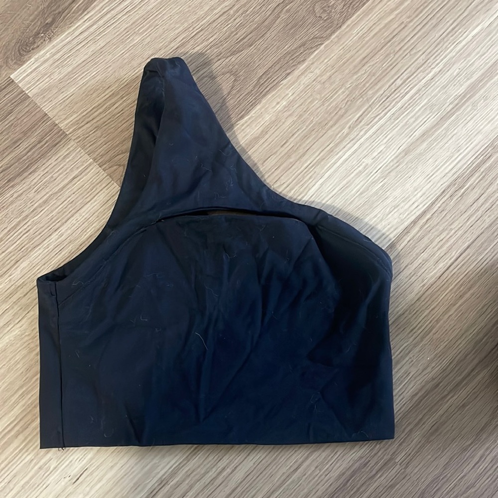 Alphalete a symmetric one should sports bra crop top